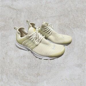 Nike White Running Tennis Shoes Tie On Sneakers